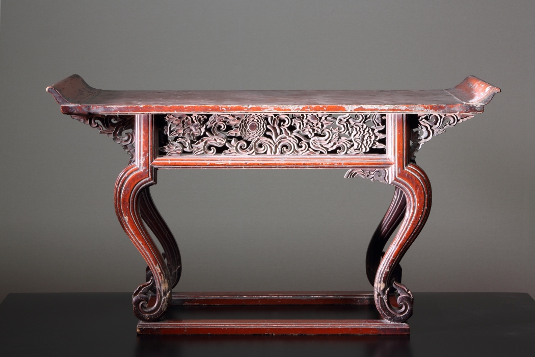 Table (Maezukue) at the Engakuji Temple. Kamakura Period (1185-1333) – Muromachi Period (1336-1573) 36.5 x 15 x 19 inches (92.5 x 38.5 x 48.5 cm). Kamakura-bori origin work