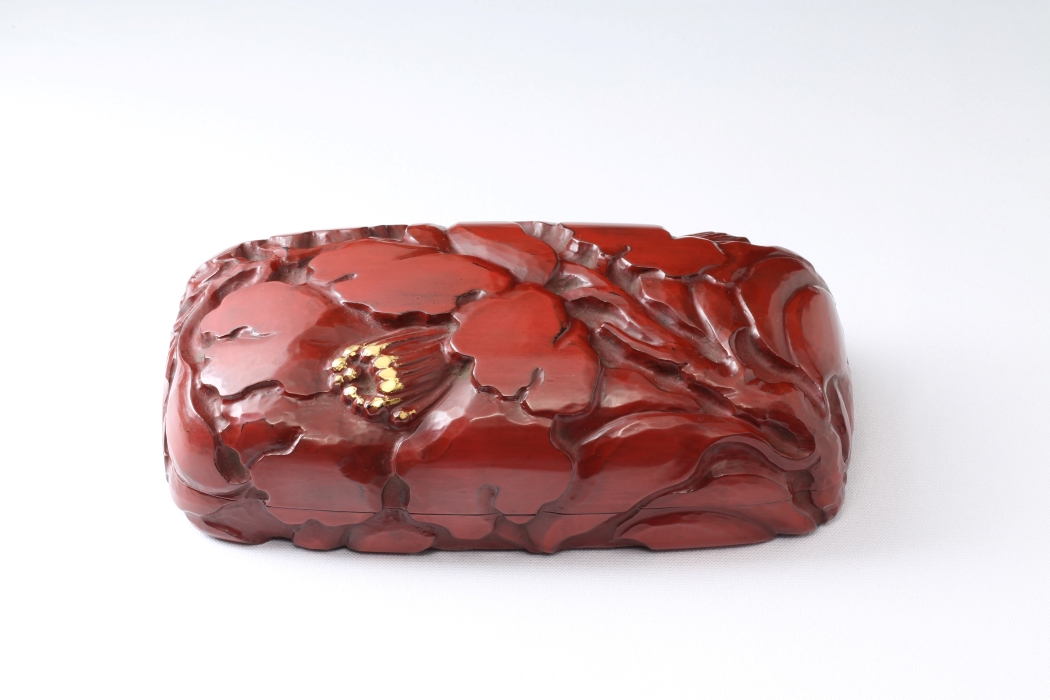 Box (Camellia). Showa Period (1926-1989) 8 1/4 x 4 3/8 x 2 5/8 inches (21 x 11 x 6 cm)